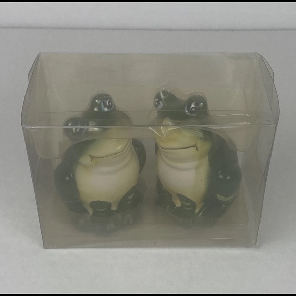 ‎ 🌺 3/$25 🌺 2000’s Ceramic Salt & Pepper Shakers | Green Polka Dot | NEW in box - Picture 10 of 10